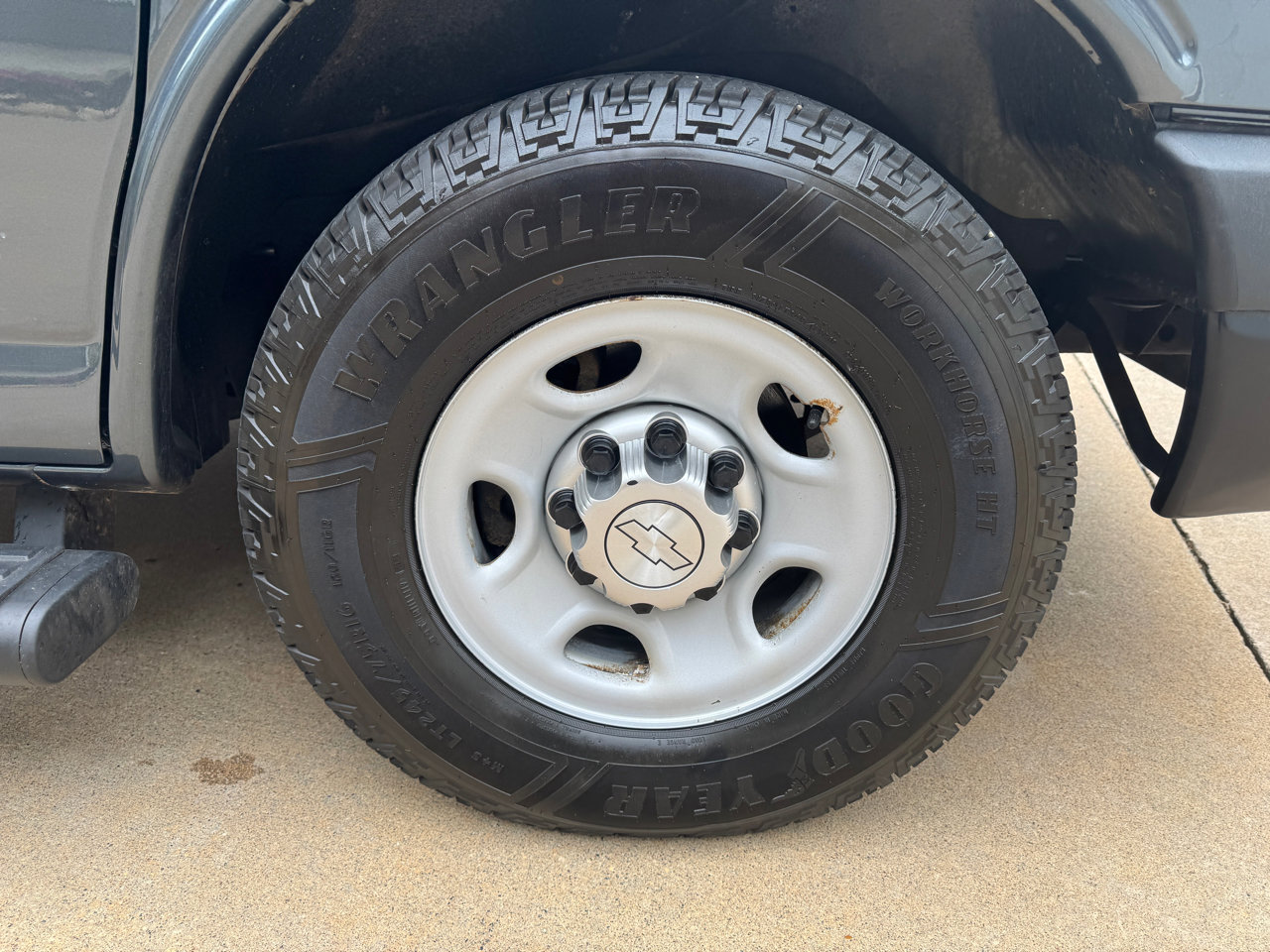 Used 2015 Chevrolet Express 3500 LS image 36