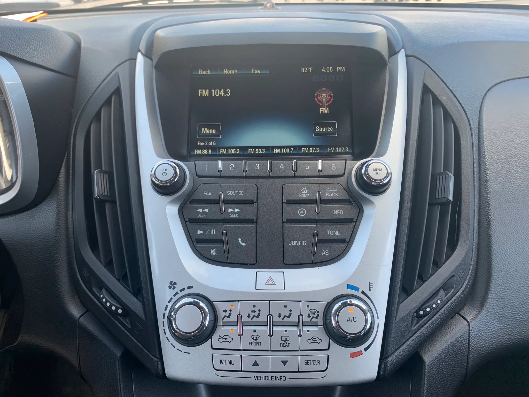 Used 2017 Chevrolet Equinox LS AWD/4WD image 16