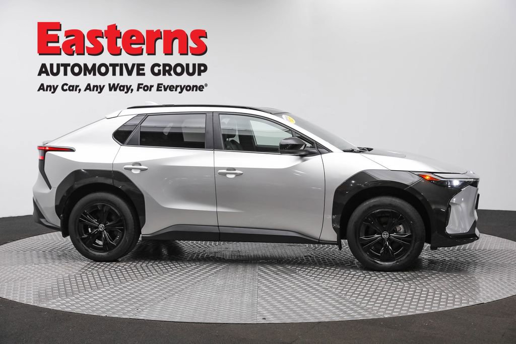 Used 2023 Toyota bZ4X XLE AWD/4WD image 4