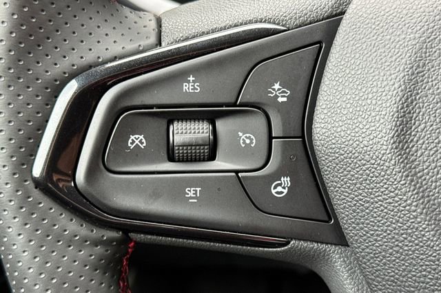 Used 2025 Chevrolet Trax RS w/ Sunroof Package FWD image 36