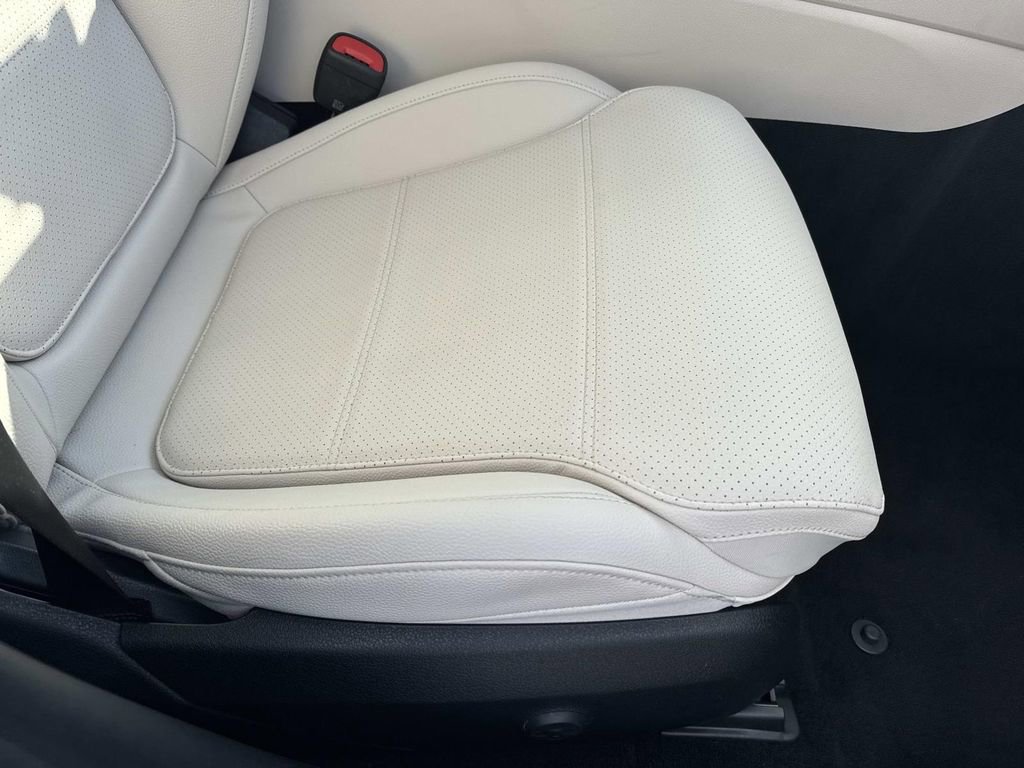 Used 2024 Mercedes-Benz C 300 Sedan image 12