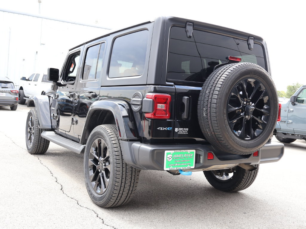 Used 2023 Jeep Wrangler Unlimited Sahara w/ Cold Weather Group AWD/4WD image 3