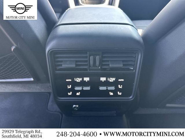 Used 2024 Porsche Cayenne AWD/4WD image 18
