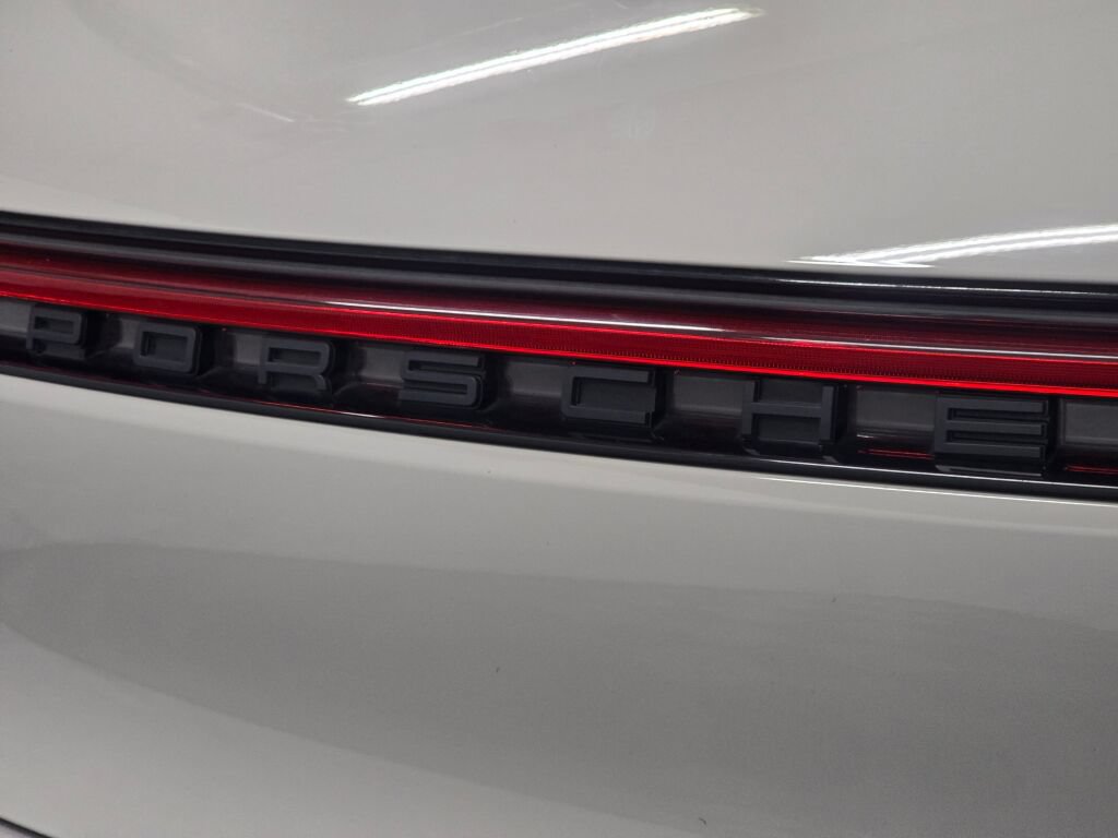 Used 2021 Porsche Macan AWD/4WD image 32