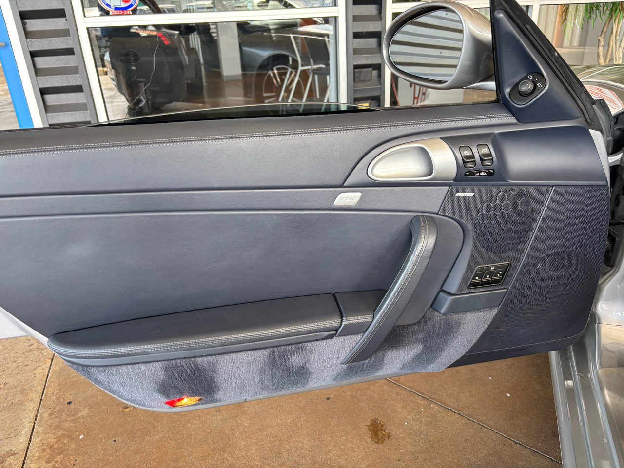 Used 2011 Porsche 911 Turbo image 25