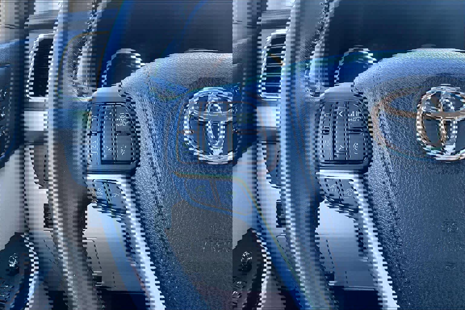 Used 2016 Toyota Highlander Limited image 24