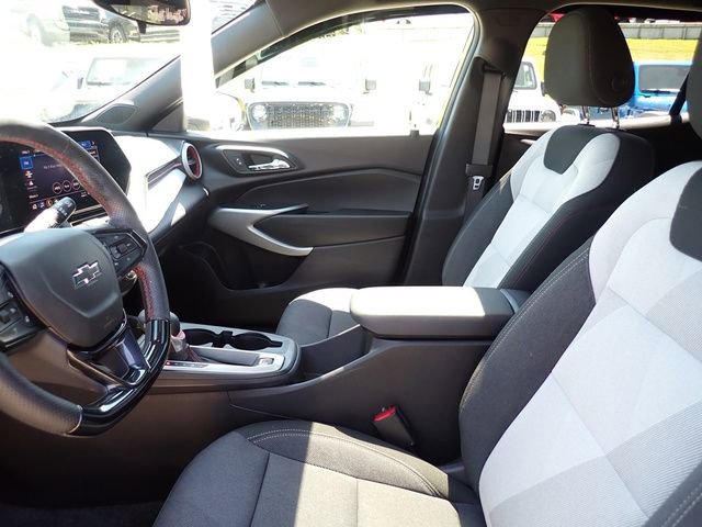 Used 2024 Chevrolet Trax RS w/ Sunroof Package FWD image 14