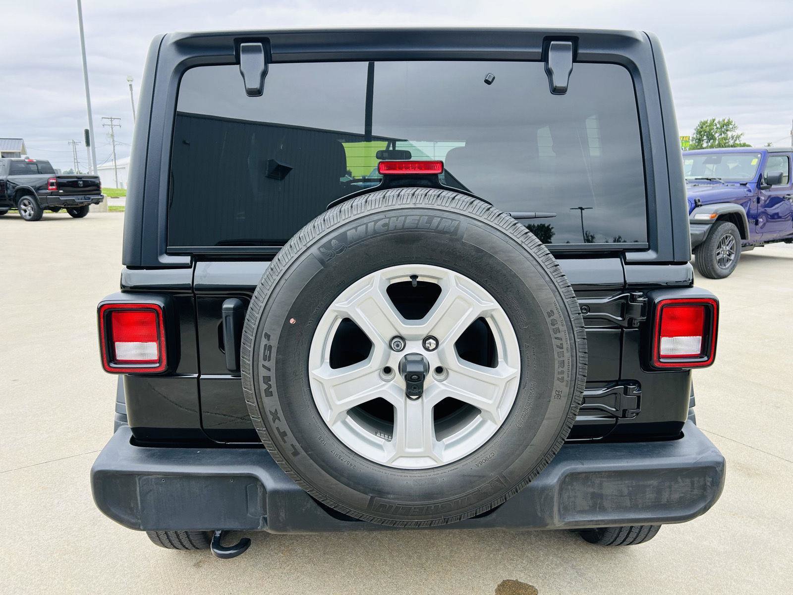 Used 2022 Jeep Wrangler Unlimited Sport AWD/4WD image 32