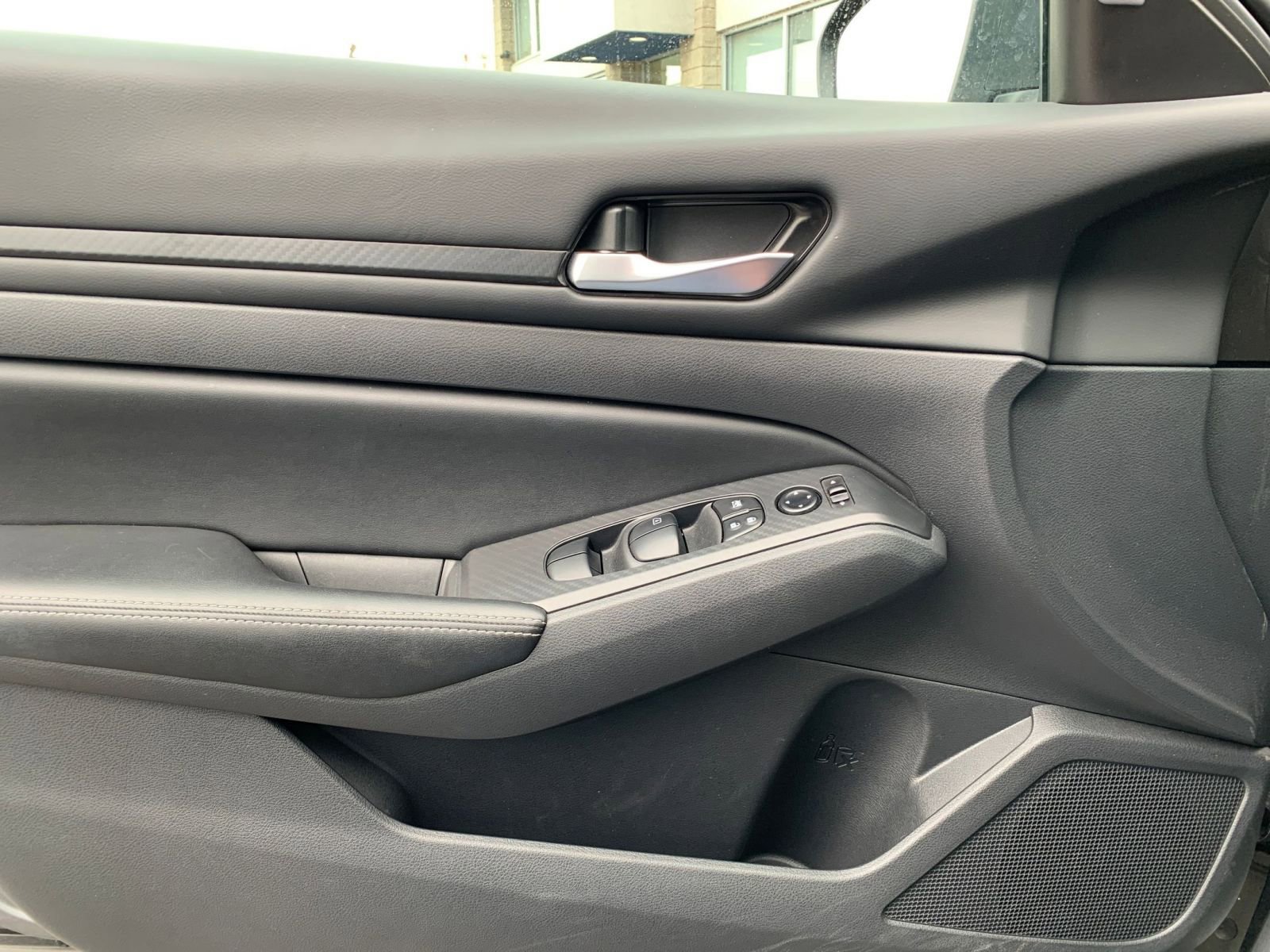 Used 2025 Nissan Altima 2.5 SV image 18