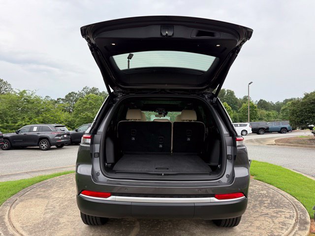 New 2026 Jeep Grand Cherokee Limited w/ Trailer Tow Package AWD/4WD image 32