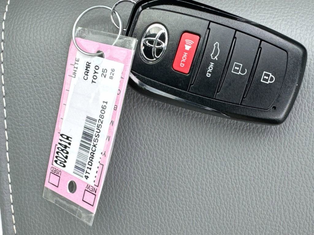 Used 2025 Toyota Camry SE image 36