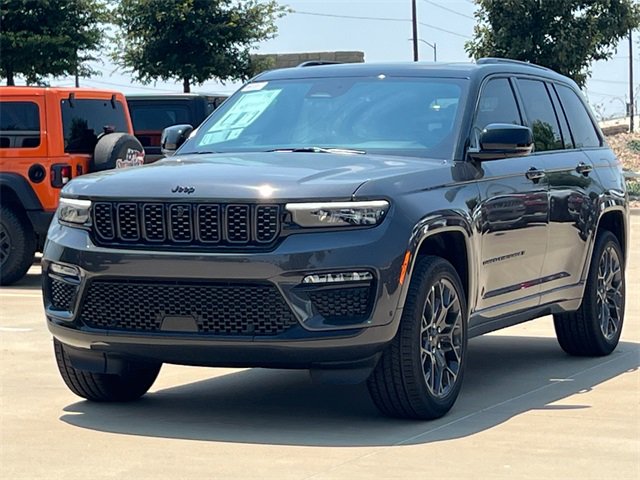 New 2025 Jeep Grand Cherokee Summit image 3