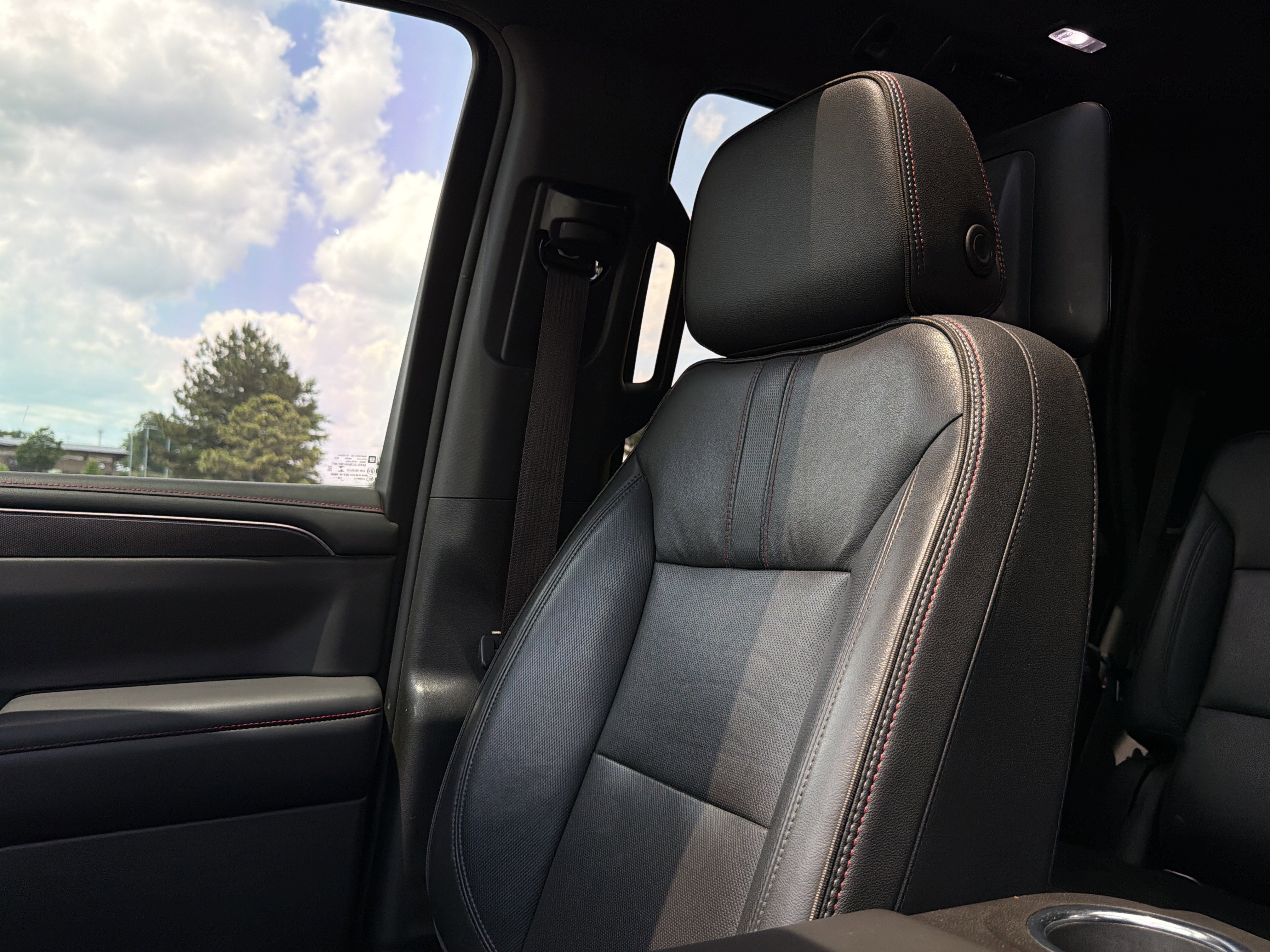 Used 2021 Chevrolet Tahoe RST w/ Luxury Package AWD/4WD image 45