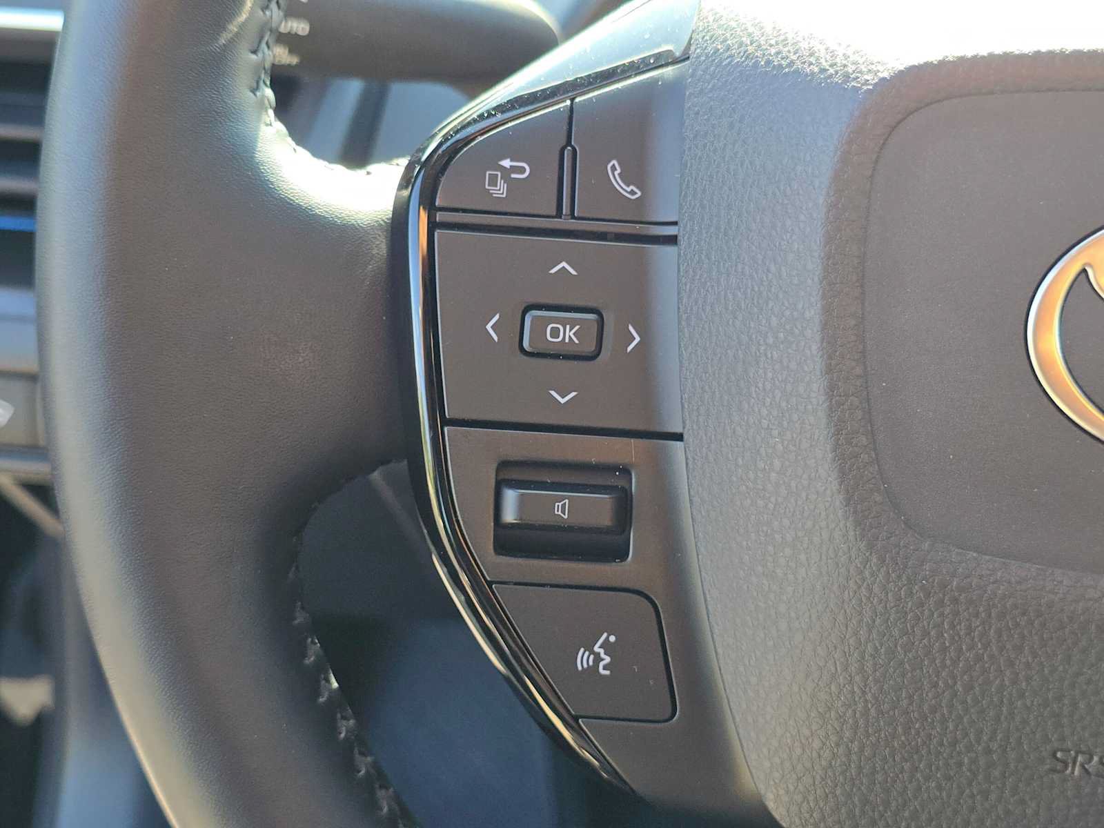 Used 2026 Toyota Prius FWD image 28