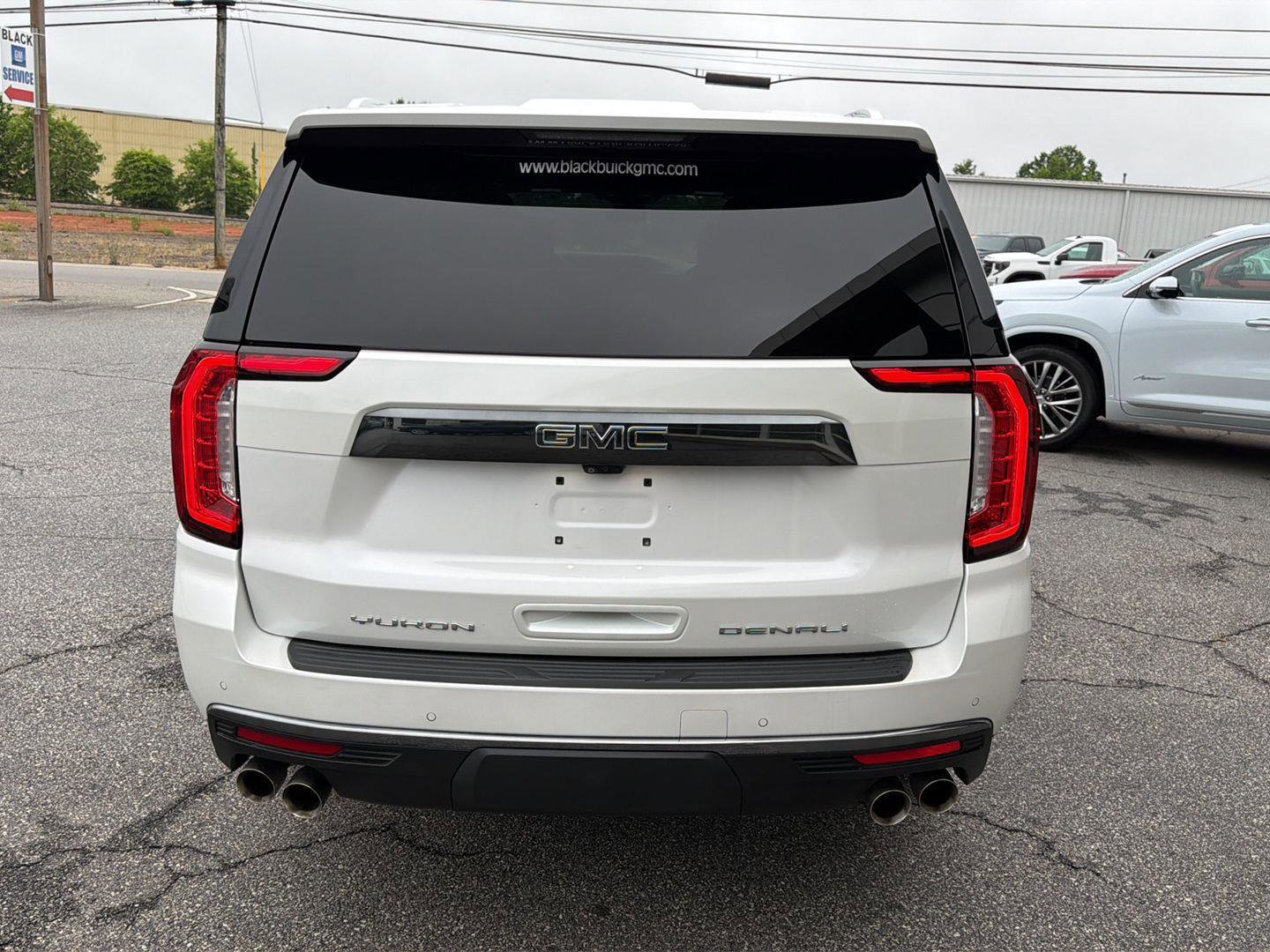 Used 2024 GMC Yukon XL Denali Ultimate AWD/4WD image 16