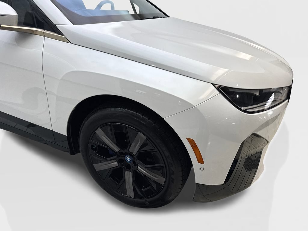Used 2024 BMW iX xDrive50 w/ Premium Package AWD/4WD image 19