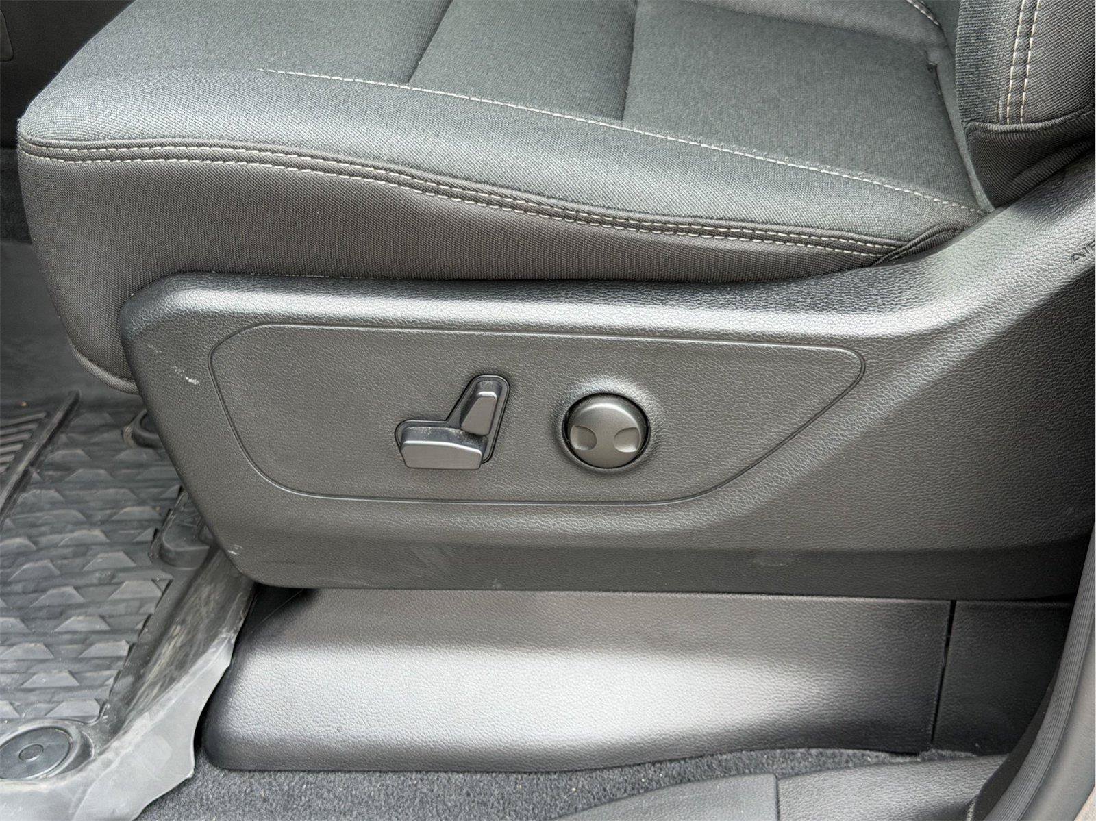 Used 2025 RAM 1500 Big Horn w/ Night Edition AWD/4WD image 14