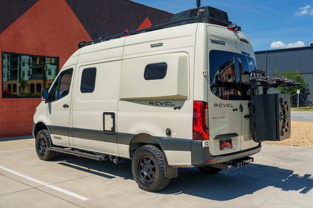 Used 2024 Mercedes-Benz Sprinter 2500 image 7