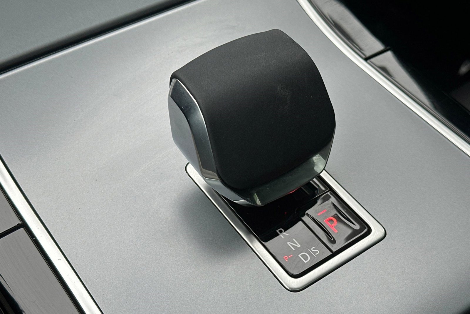 Certified 2025 Land Rover Range Rover Velar S image 24