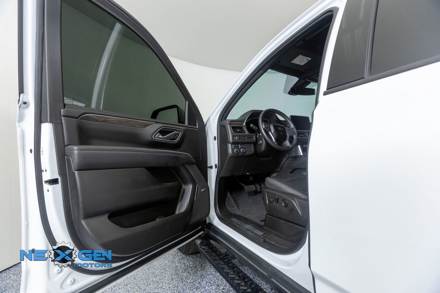 Used 2022 Chevrolet Tahoe Z71 w/ Luxury Package image 9