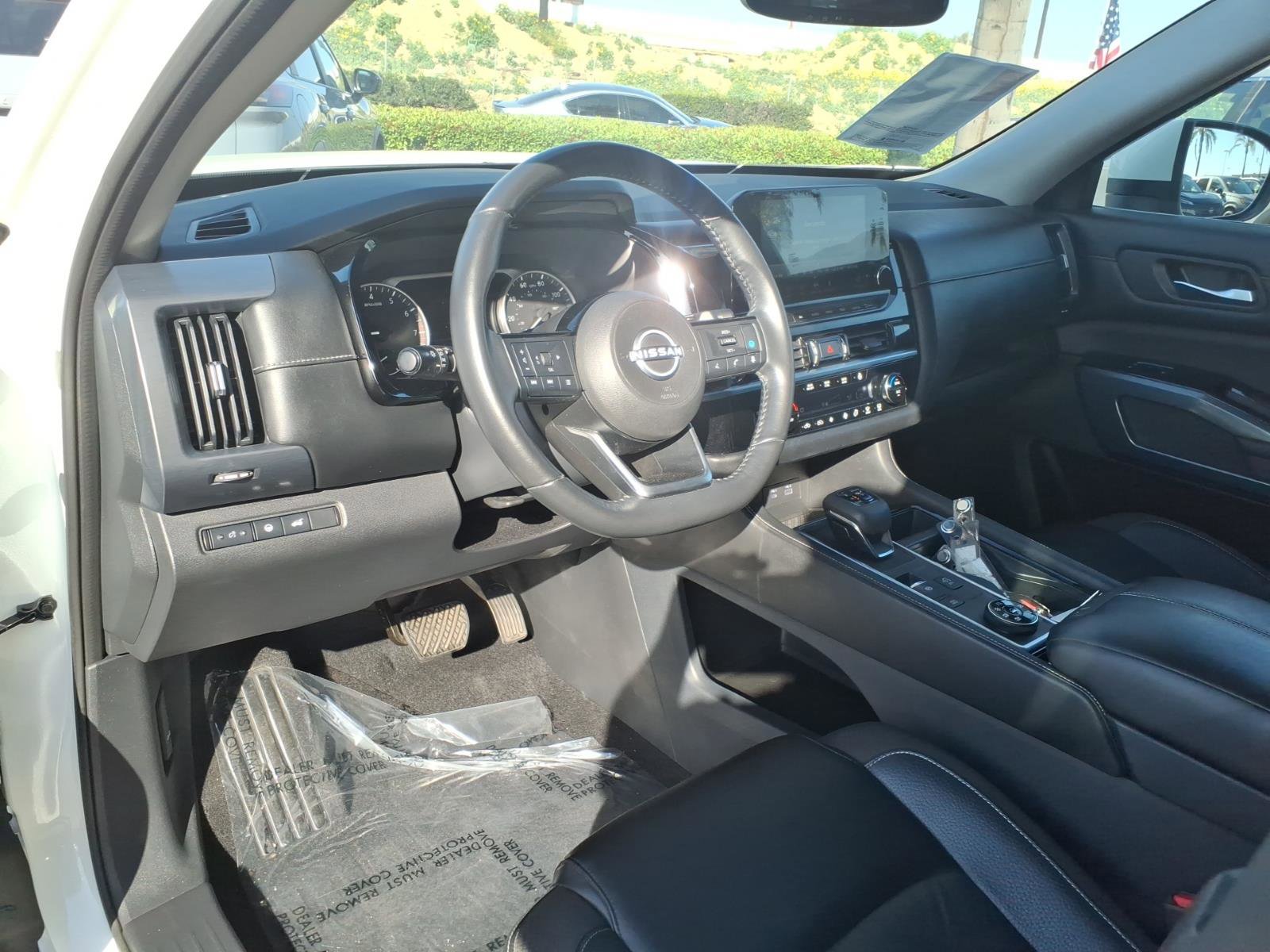 Certified 2022 Nissan Pathfinder SL w/ Cargo Package AWD/4WD image 15