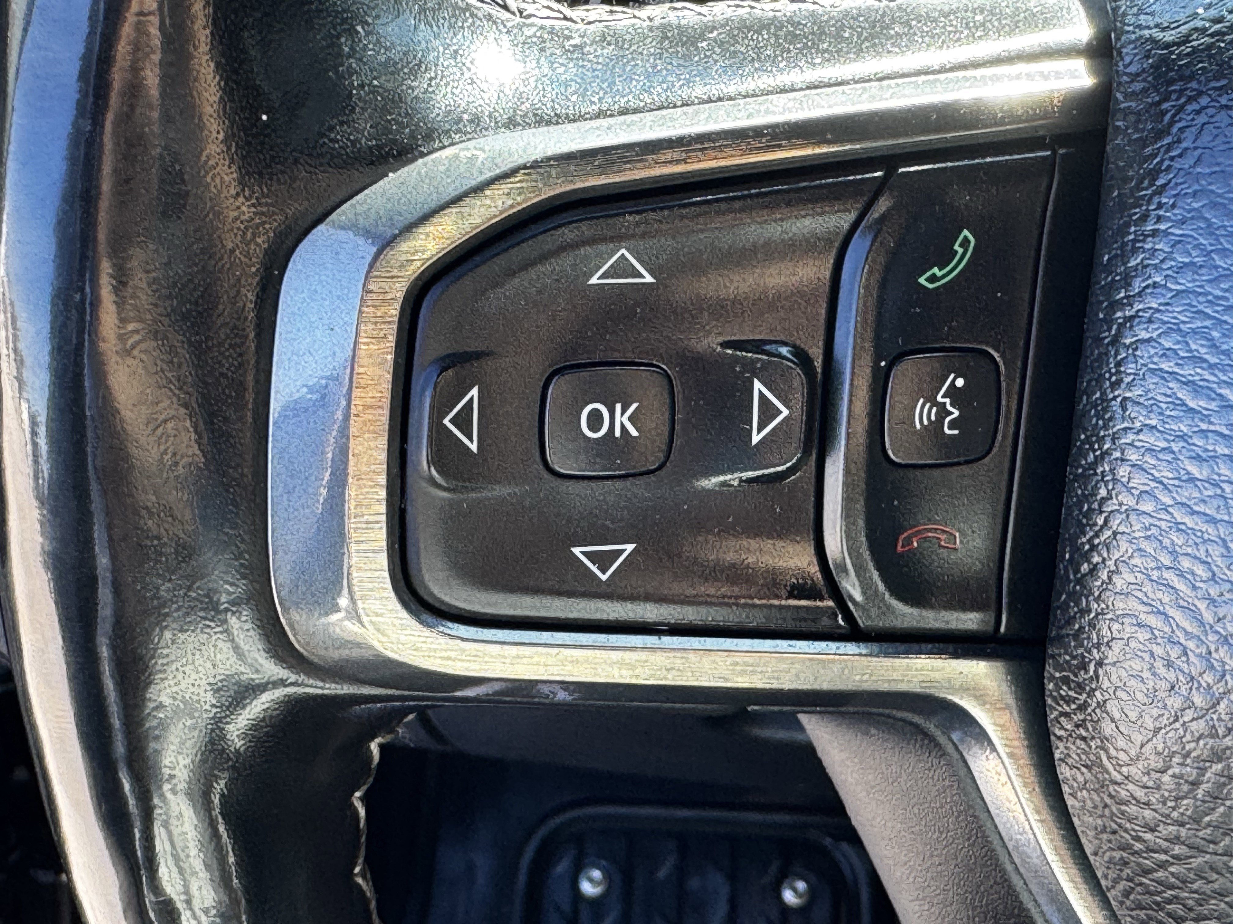 Used 2020 RAM 1500 Limited w/ Black Appearance Package image 25