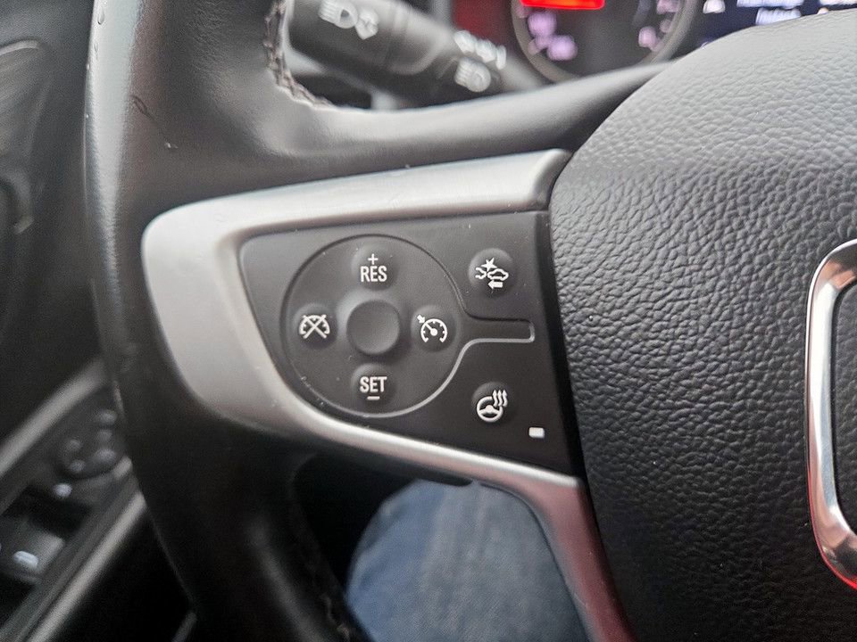 Used 2024 GMC Terrain SLT image 18