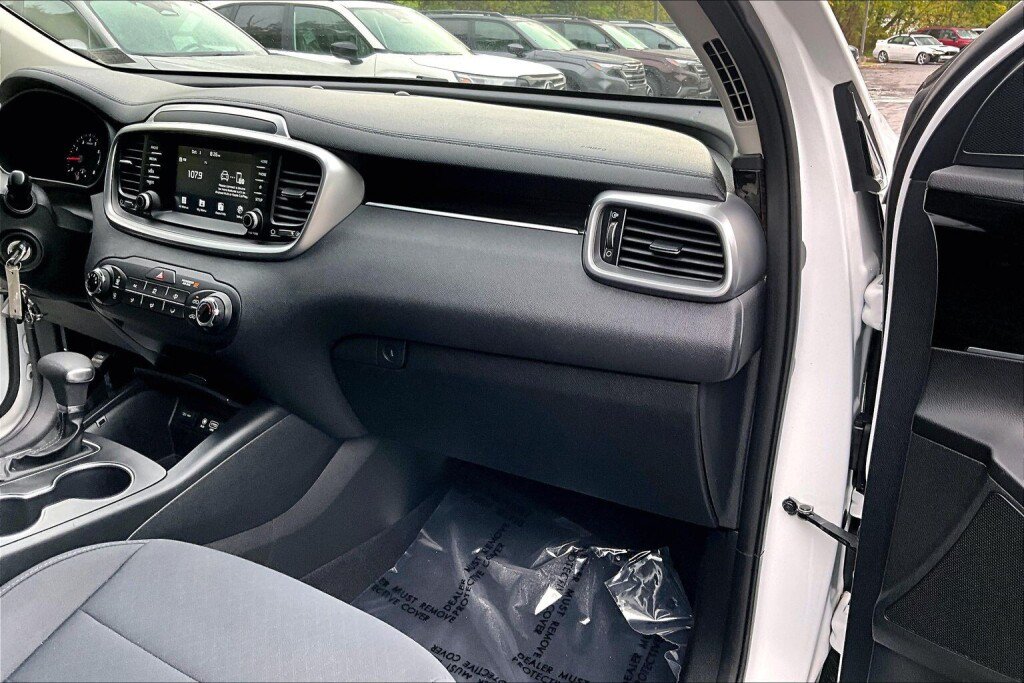 Used 2019 Kia Sorento AWD image 11
