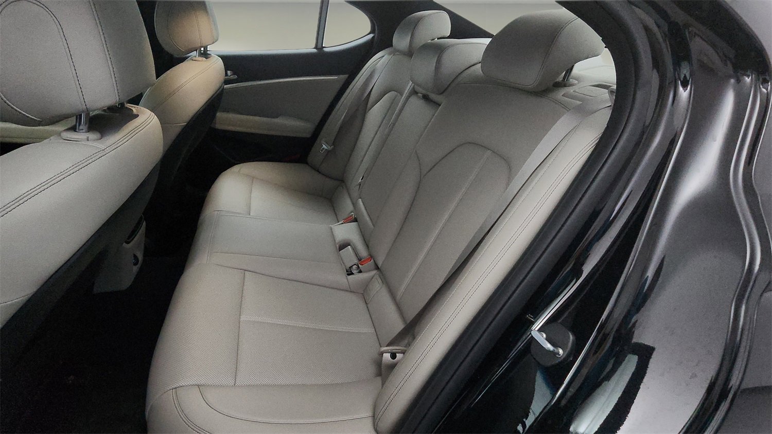 Used 2022 Genesis G70 2.0T image 21