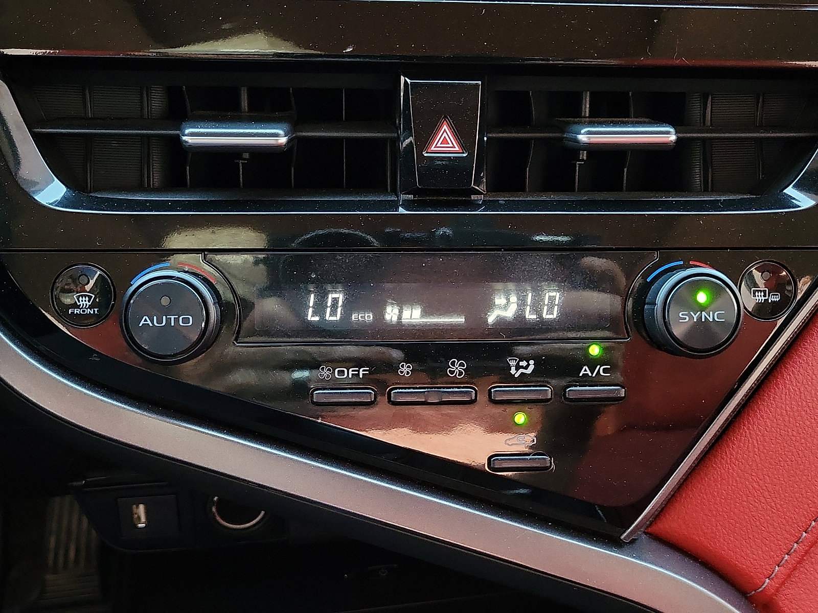 Used 2023 Toyota Camry XSE w/ Navigation Package image 15