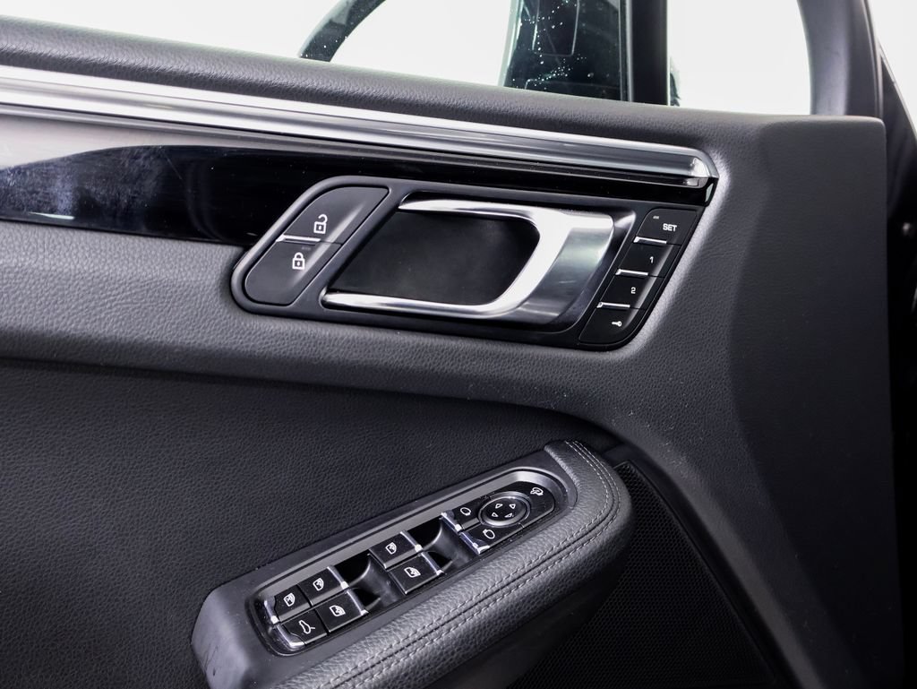 Certified 2025 Porsche Macan S w/ Premium Package Plus AWD/4WD image 20
