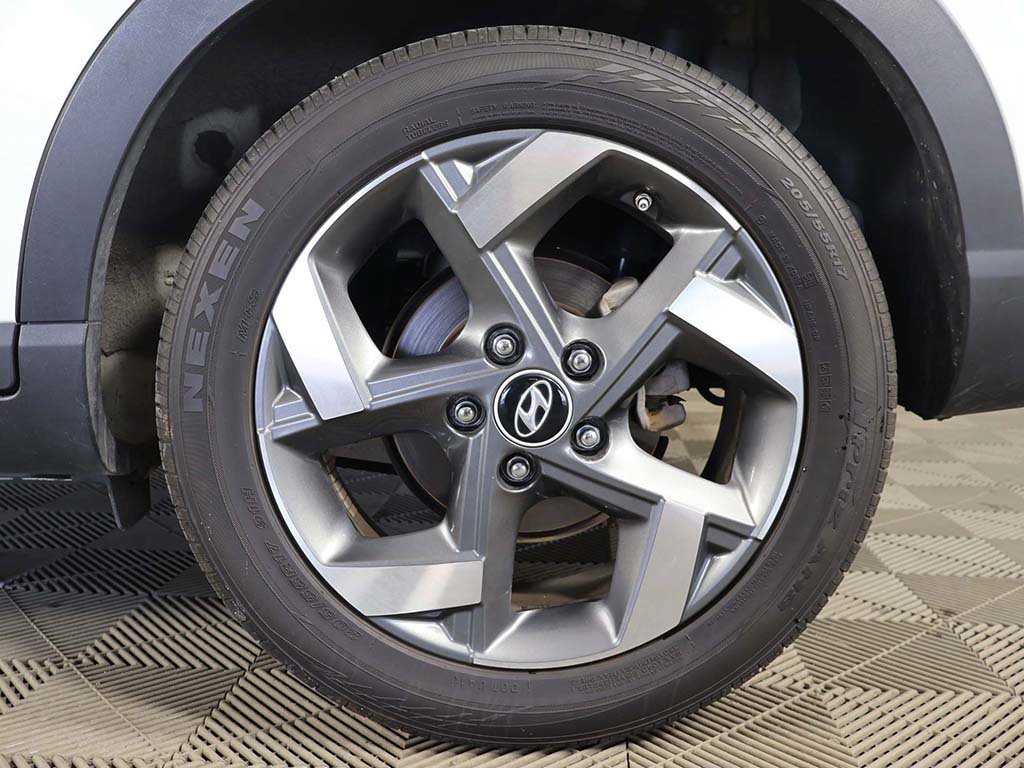 Certified 2024 Hyundai Venue Limited FWD image 18