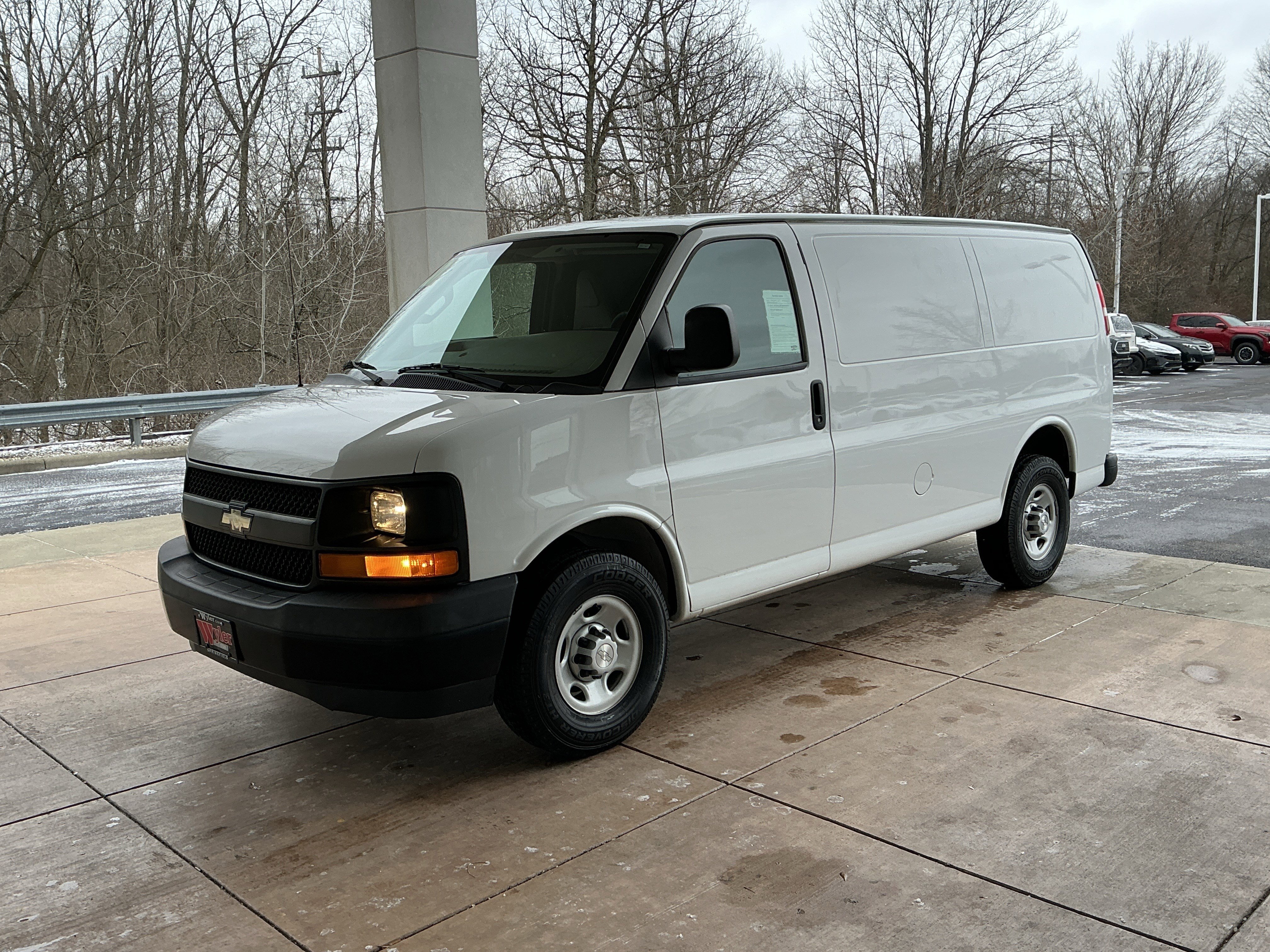 Used 2017 Chevrolet Express 2500 image 3