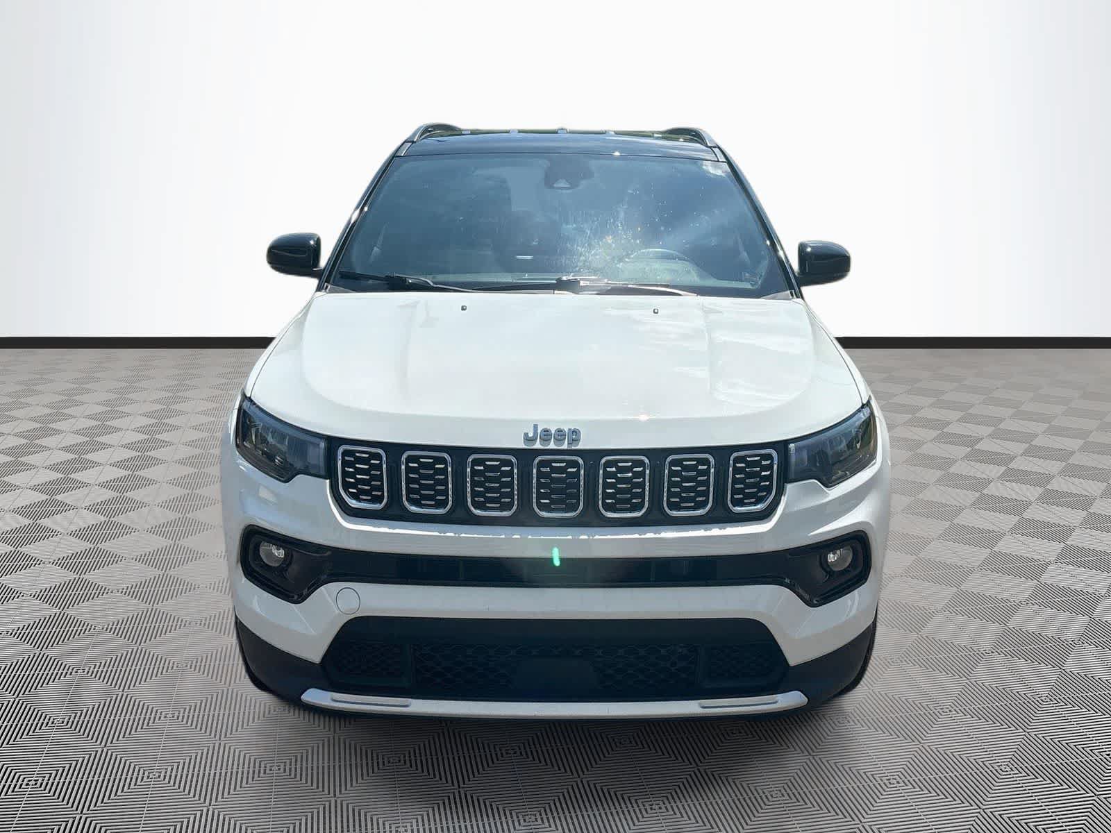 Used 2025 Jeep Compass Limited AWD/4WD image 2