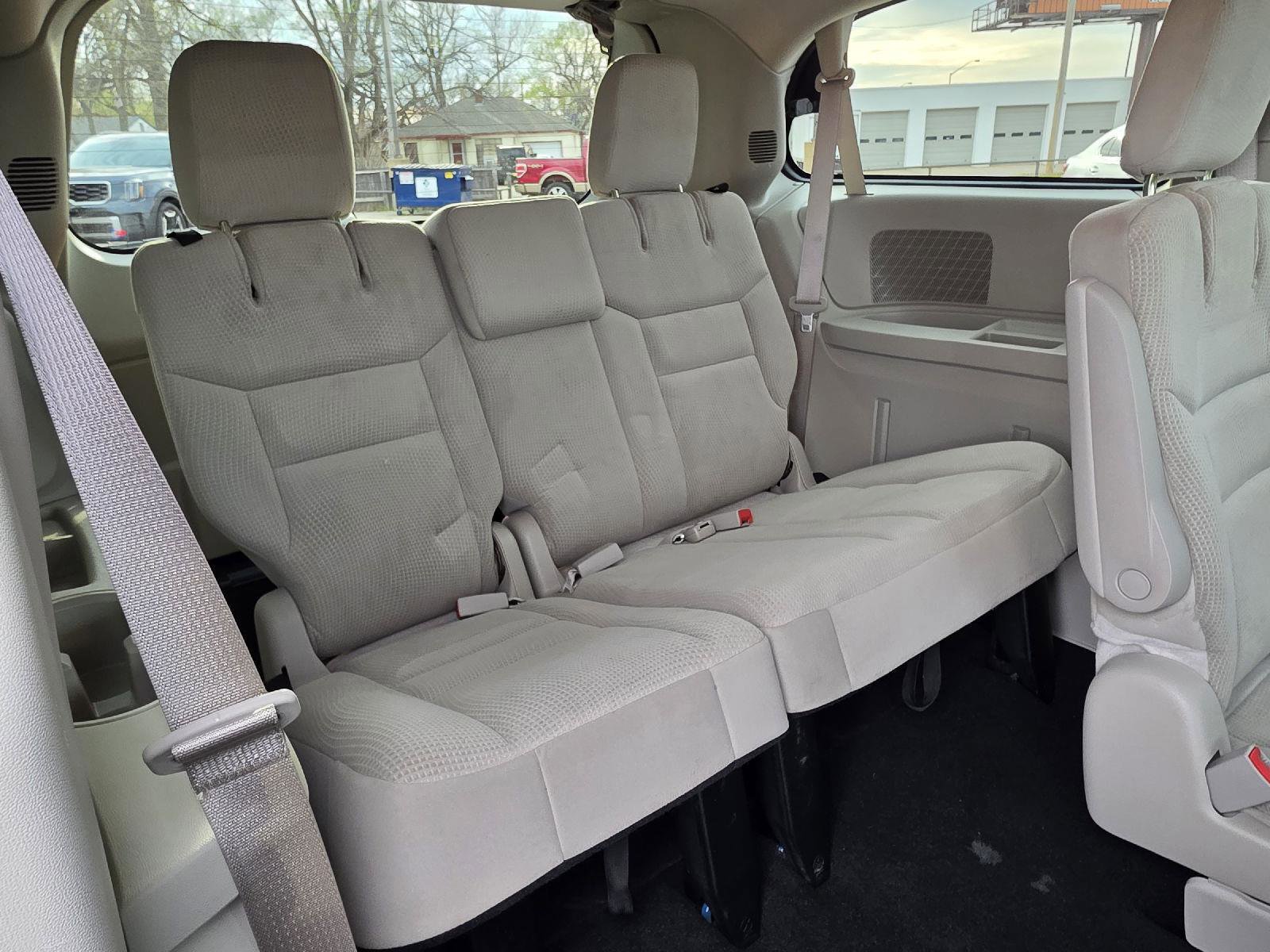 Used 2017 Dodge Grand Caravan SE w/ Power Window Group image 28