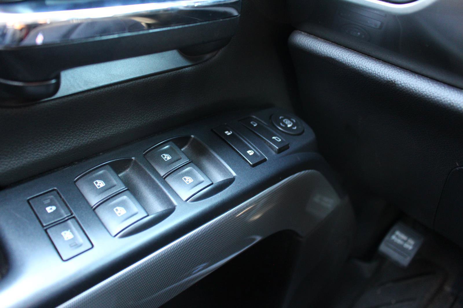 Used 2018 Chevrolet Silverado 1500 LT w/ All Star Edition image 27