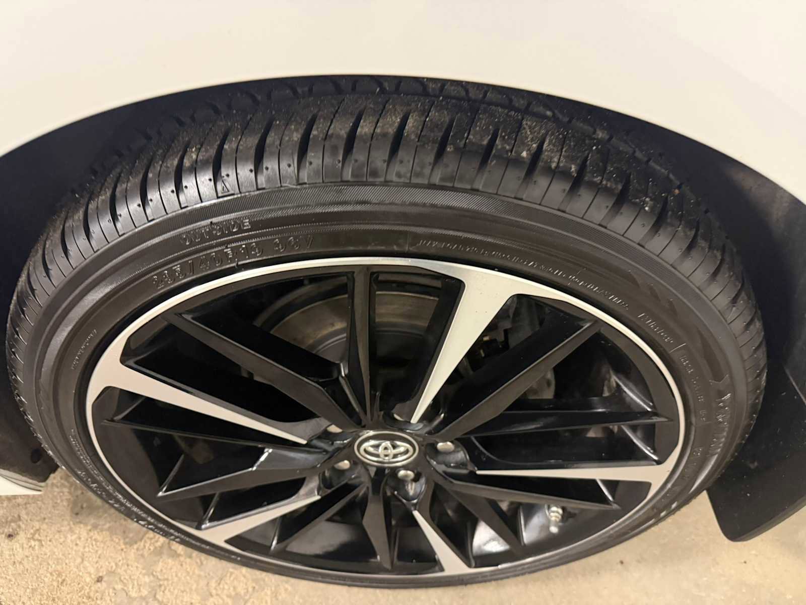 Used 2019 Toyota Camry XSE w/ Navigation Package image 9