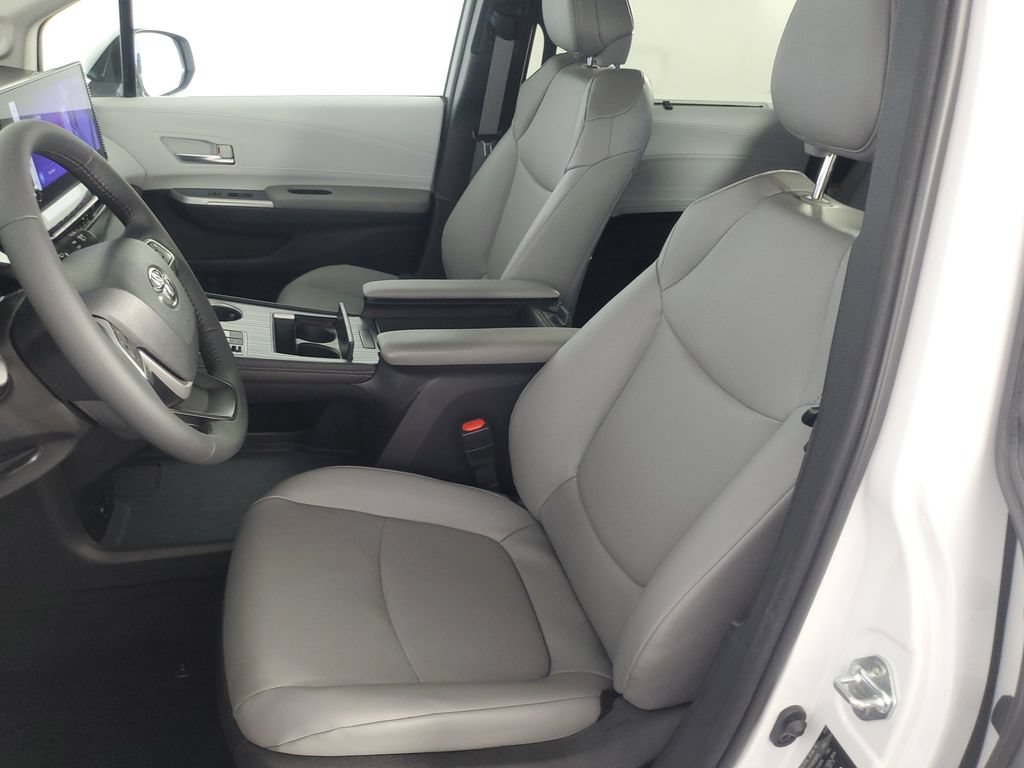 Used 2025 Toyota Sienna XLE w/ XLE Plus Package FWD image 12