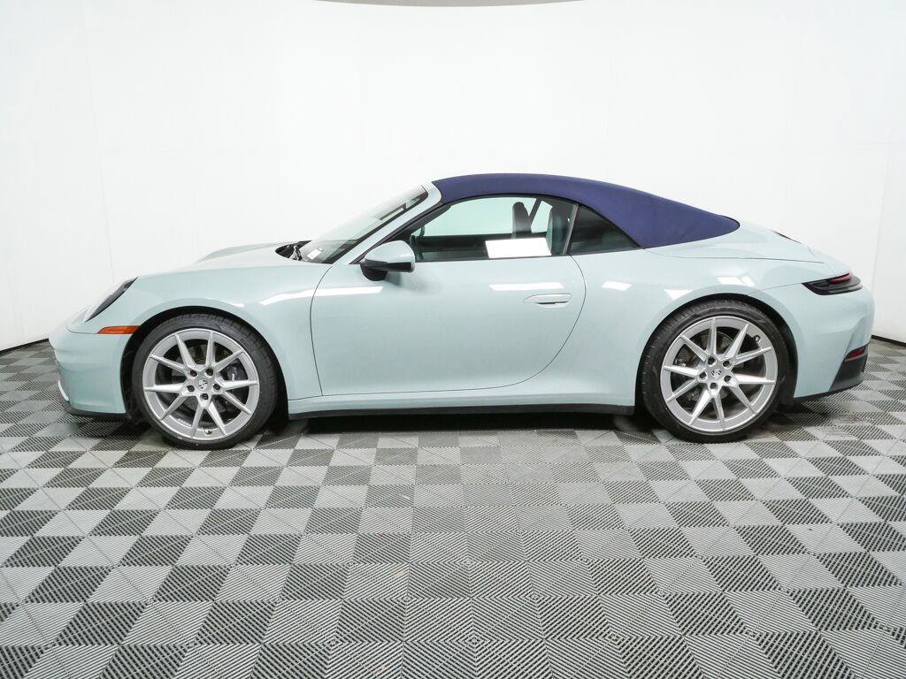 Certified 2025 Porsche 911 Carrera RWD image 2