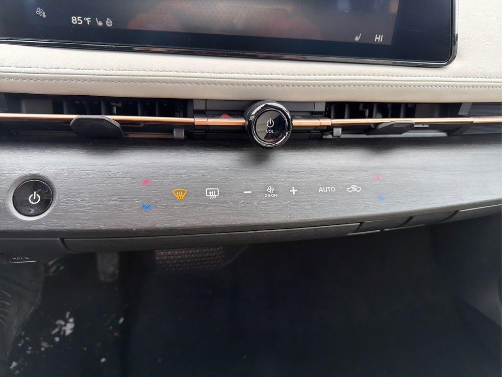 Used 2024 Nissan Ariya AWD image 12