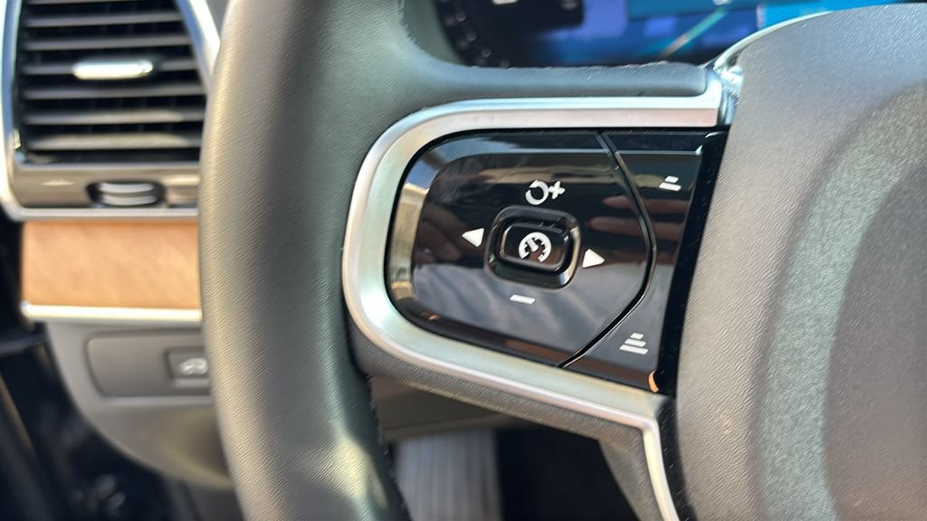 Certified 2025 Volvo XC90 T8 Plus AWD/4WD image 18