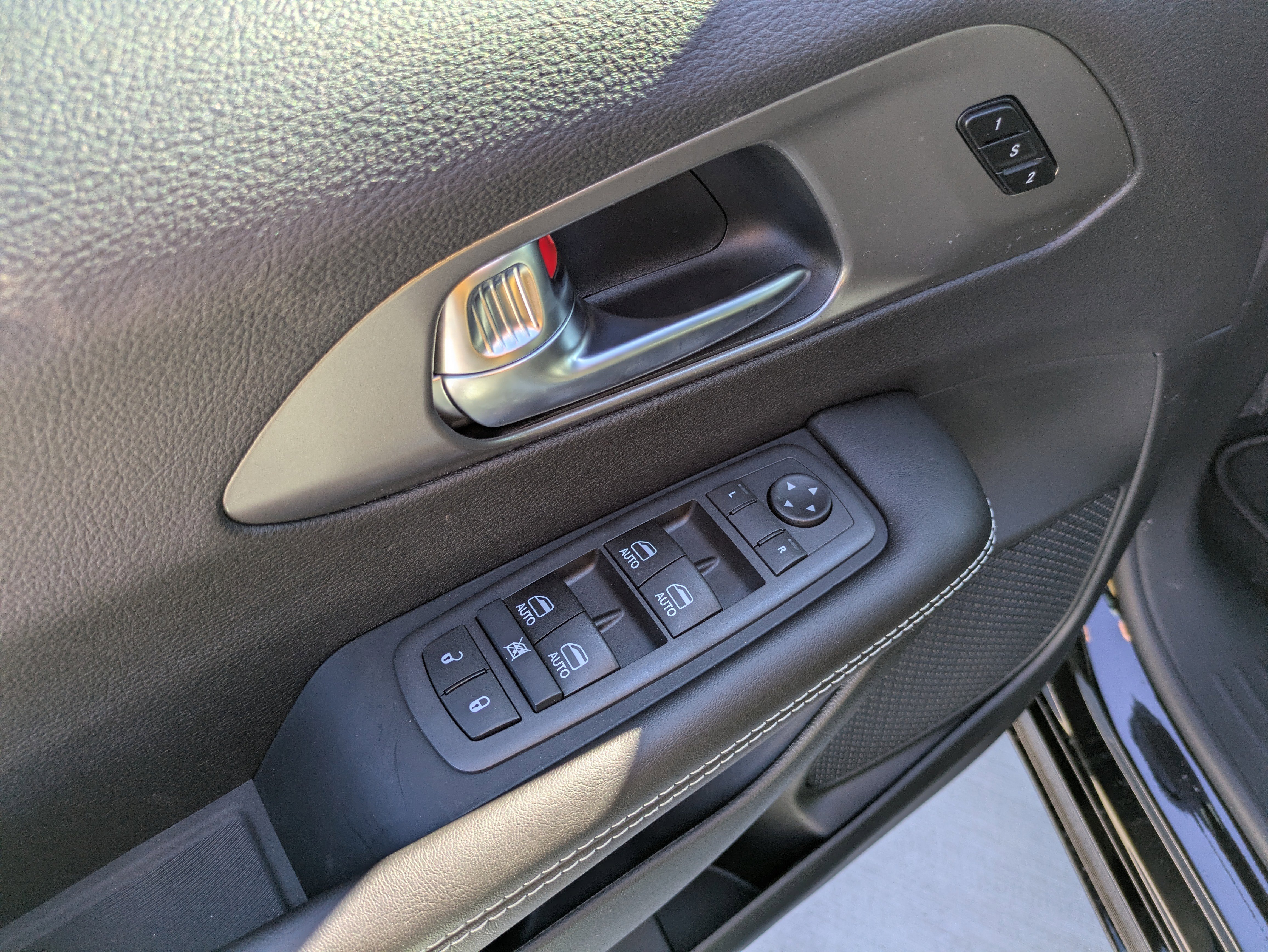 New 2026 Chrysler Pacifica Select w/ S Appearance Package FWD image 12