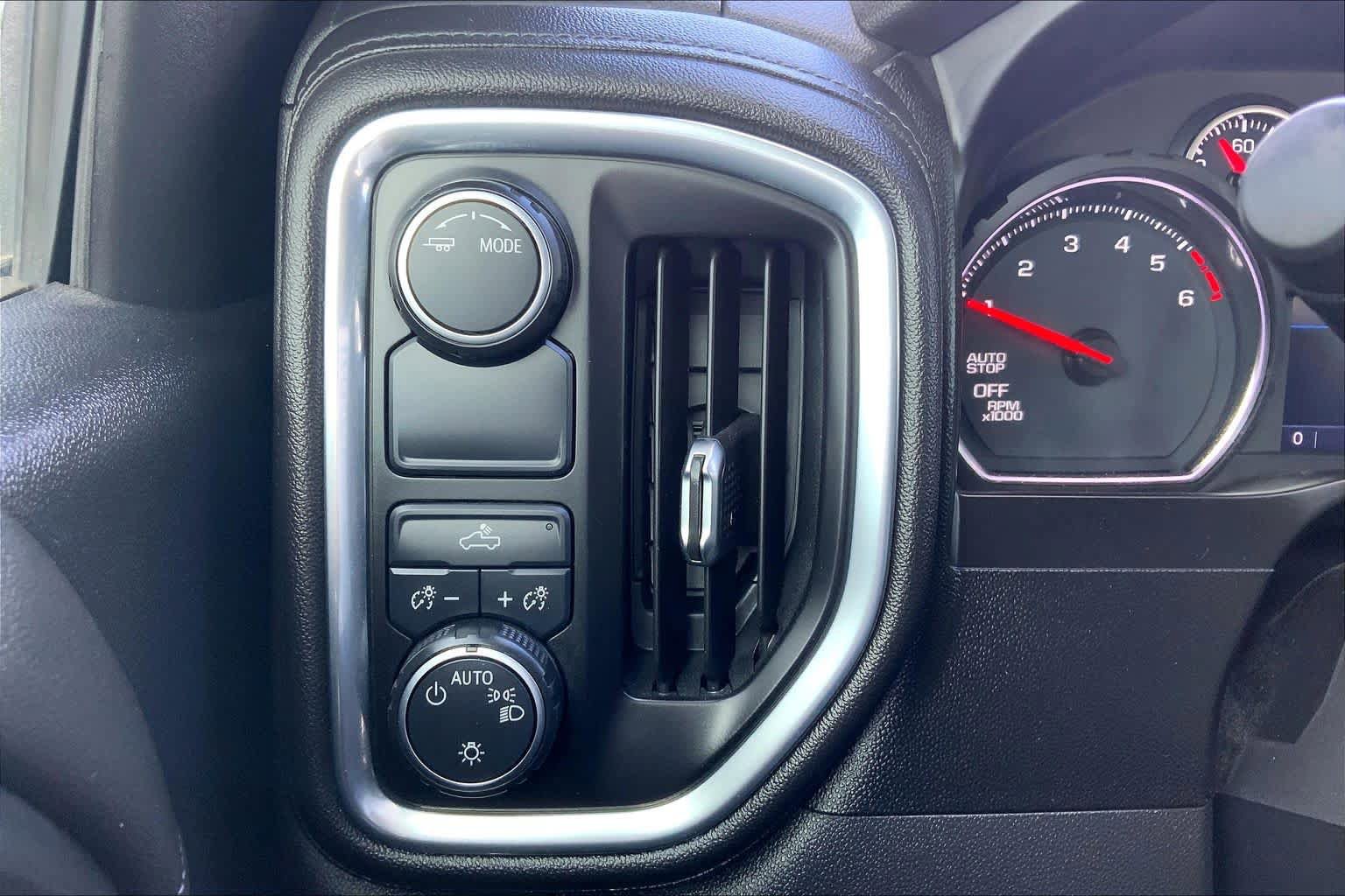Used 2021 Chevrolet Silverado 1500 LT image 31