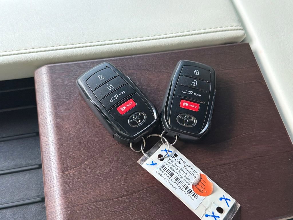 Used 2024 Toyota Sequoia Capstone AWD/4WD image 30