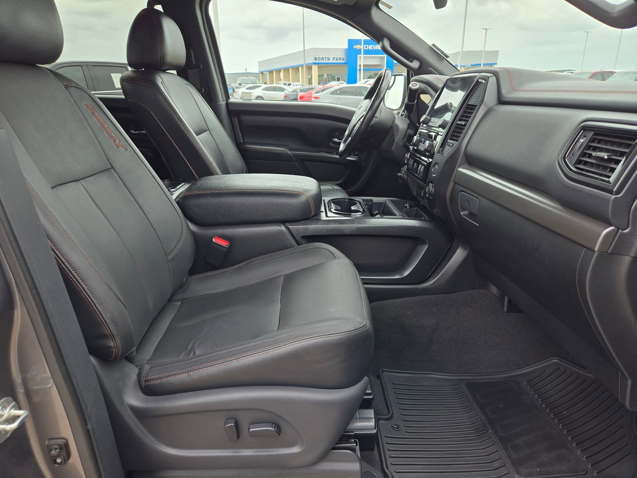 Used 2021 Nissan Titan PRO-4X w/ Pro-4x Convenience Package image 19