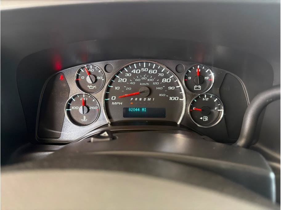 Used 2018 Chevrolet Express 2500 w/ Driver Convenience Package RWD image 15
