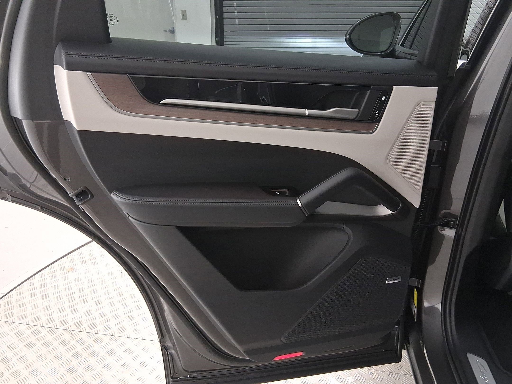 Used 2026 Porsche Cayenne E-Hybrid image 33