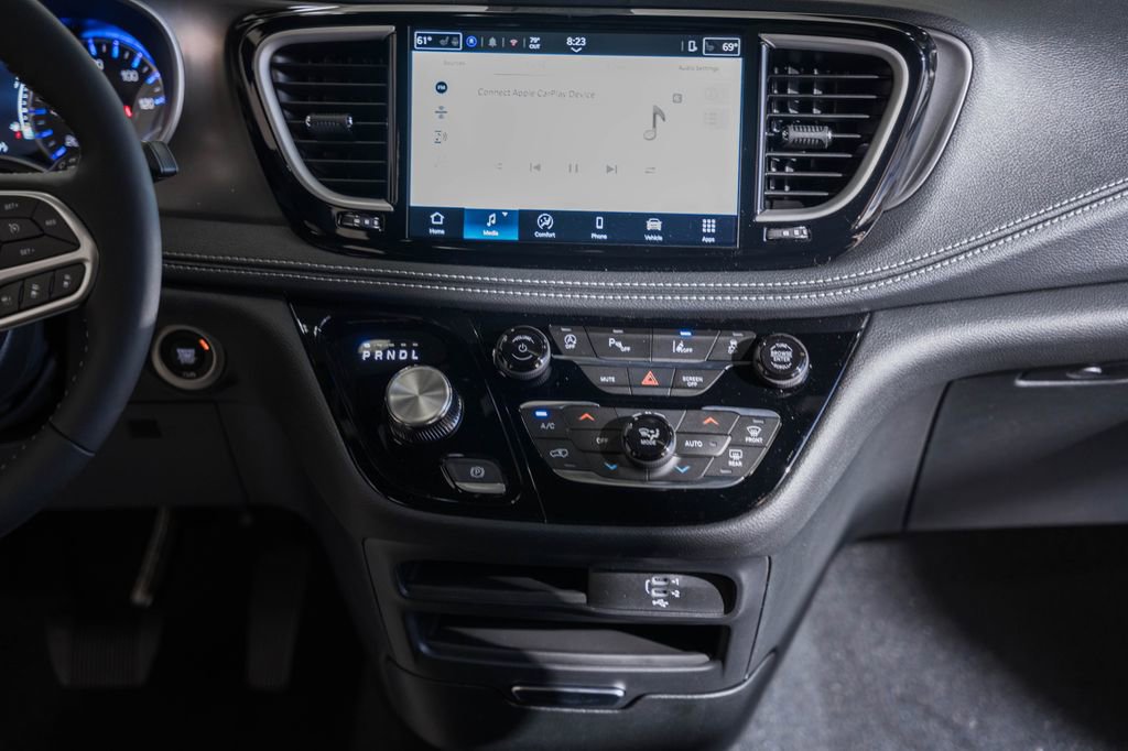 New 2026 Chrysler Pacifica Select image 16