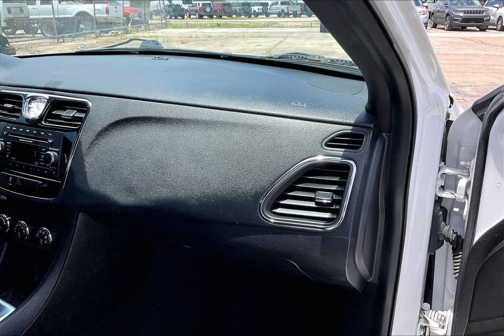 Used 2013 Chrysler 200 Touring w/ S Exterior Appearance Pkg FWD image 22