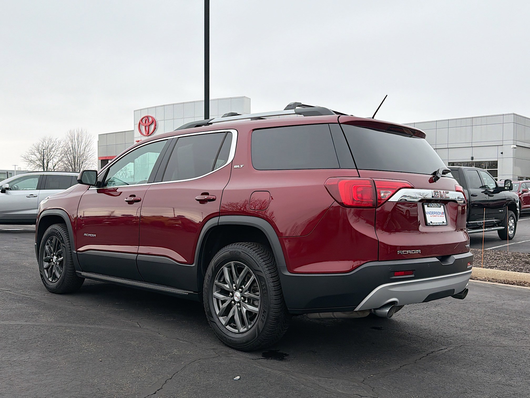 Used 2018 GMC Acadia SLT image 13